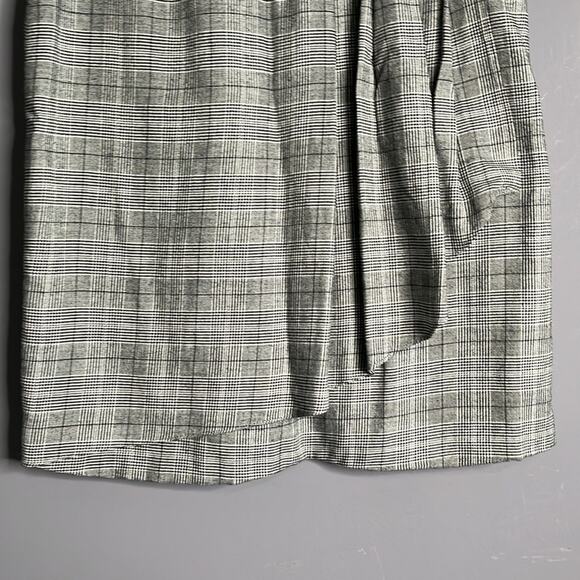 Slate & Willow Black and Gray Plaid Drape Front Skirt With Side Zipper Size 6 - Picture 3 of 9